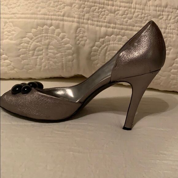 22. Gianni Bini Cocktail Style Silver Heels with Black - Picture 7 of 10